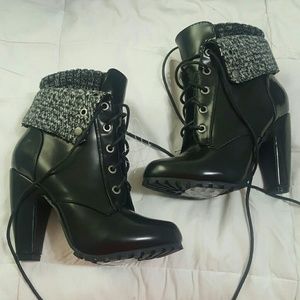 (SOLD) NWOT bootie